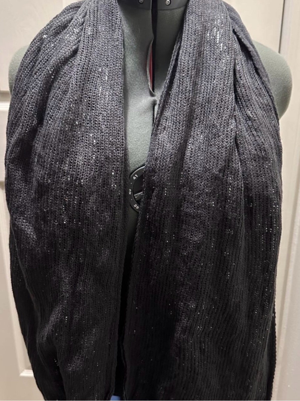 Simply Vera Vera Wang women’s Black Knit Cardigan Scarf
